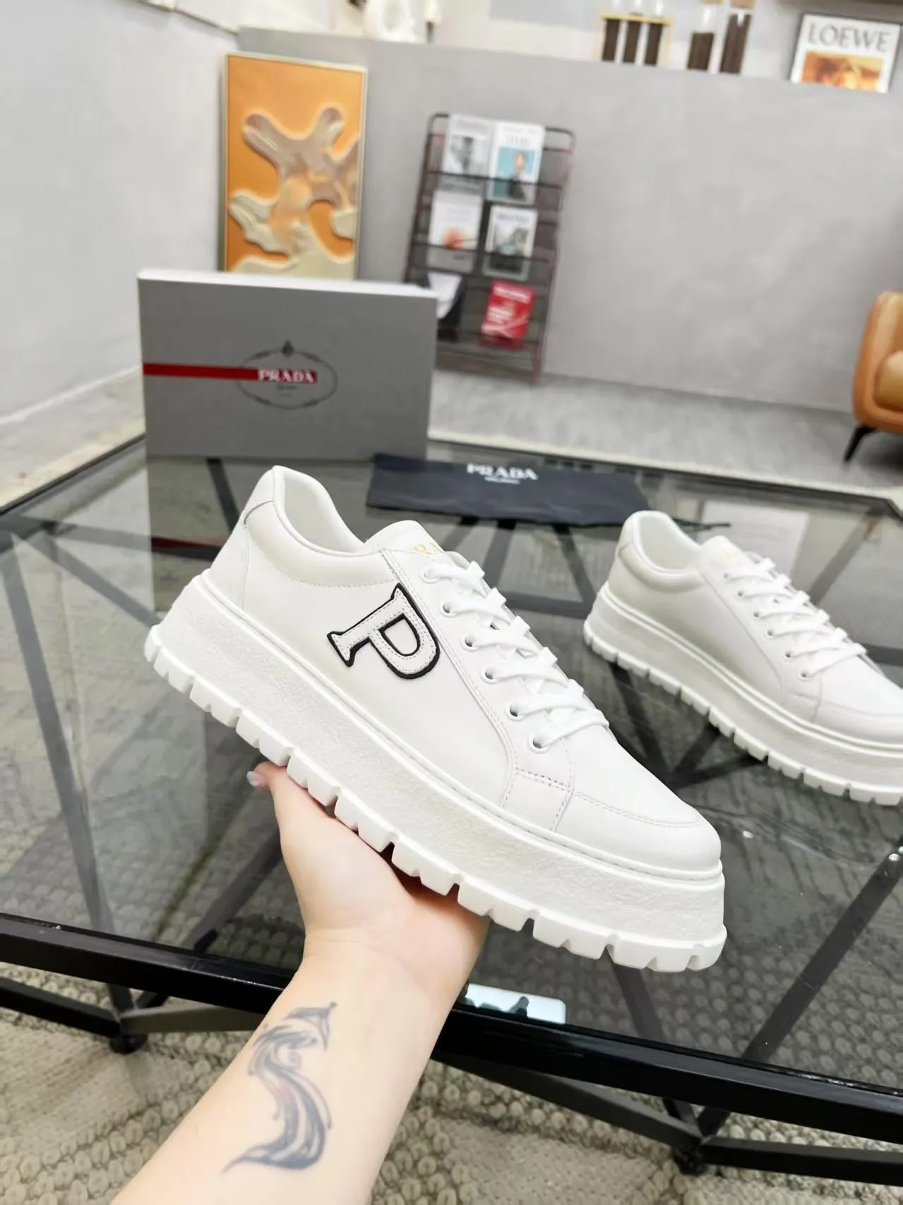 Men's Men's Shoes 💰440 [New Style] 🎍🎍Prada Prada's new men's leather sneakers, the highest version on the market, any comparison is welcome🆚! The original leather has excellent texture and is super high-end! Fetal sheep net lining imported from Italy, removable pad! Luxurious materials and fine workmanship, highly recommended! Code: 38-44 (45 can be customized